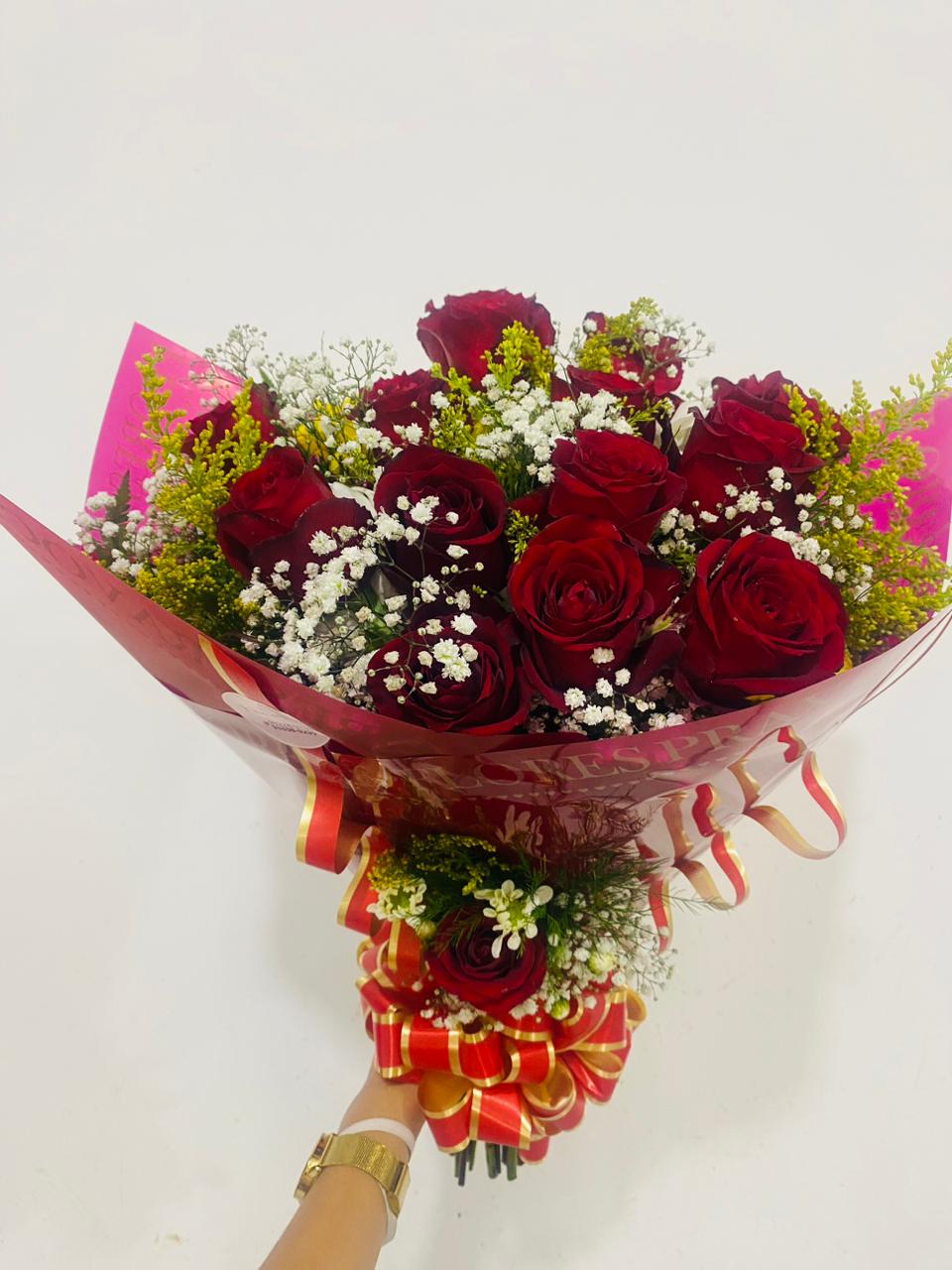 Buquê com 15 rosas 