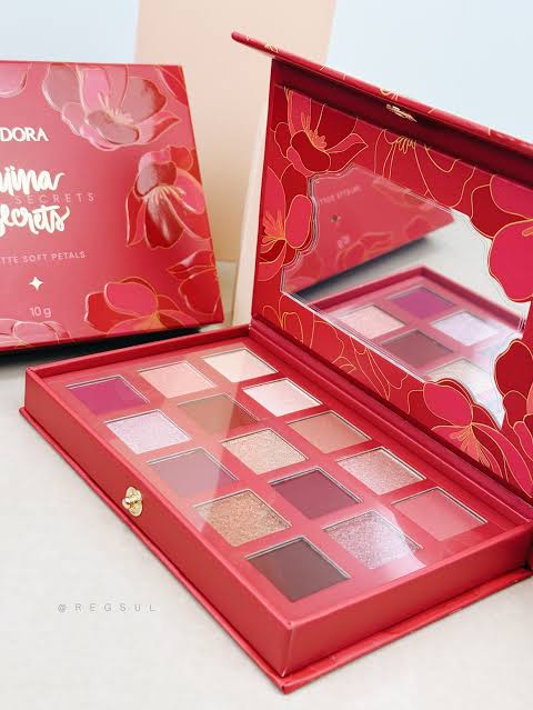 Palette de Sombras Petals Eudora 12g 15 Cores
