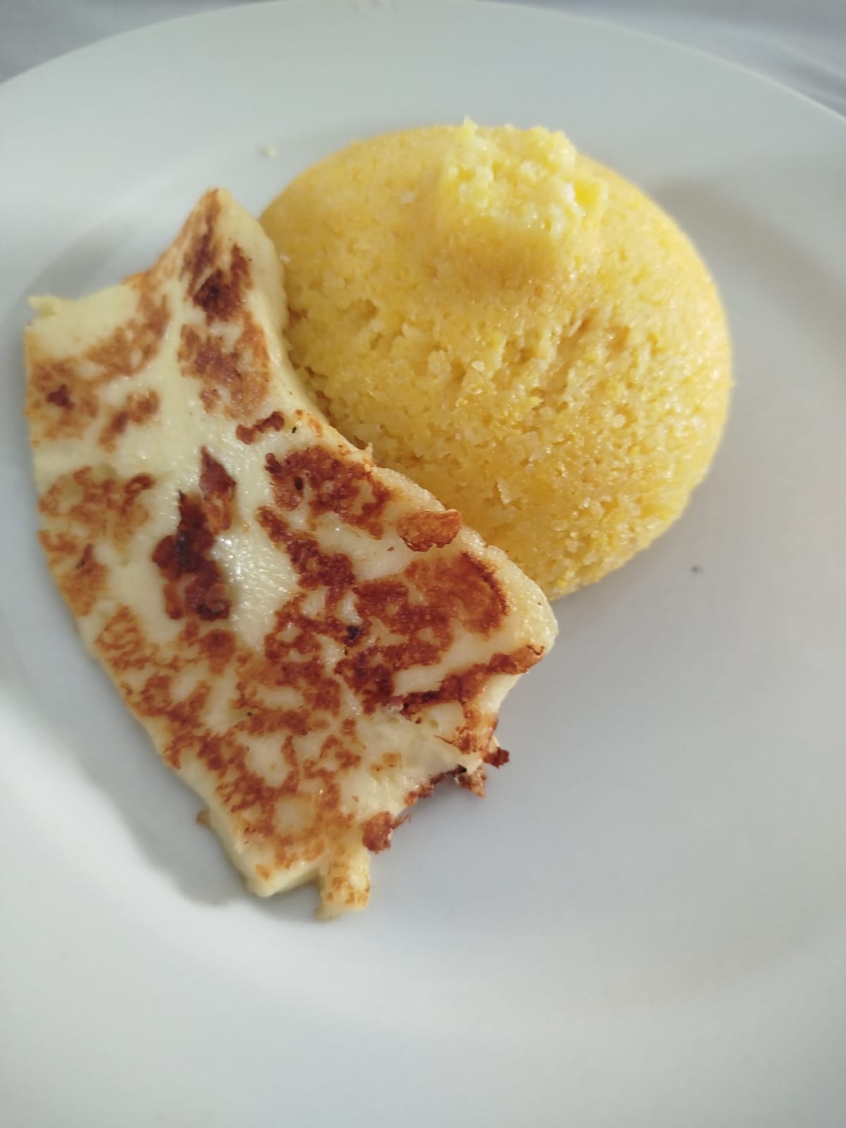 Cuscuz com Queijo Coalho