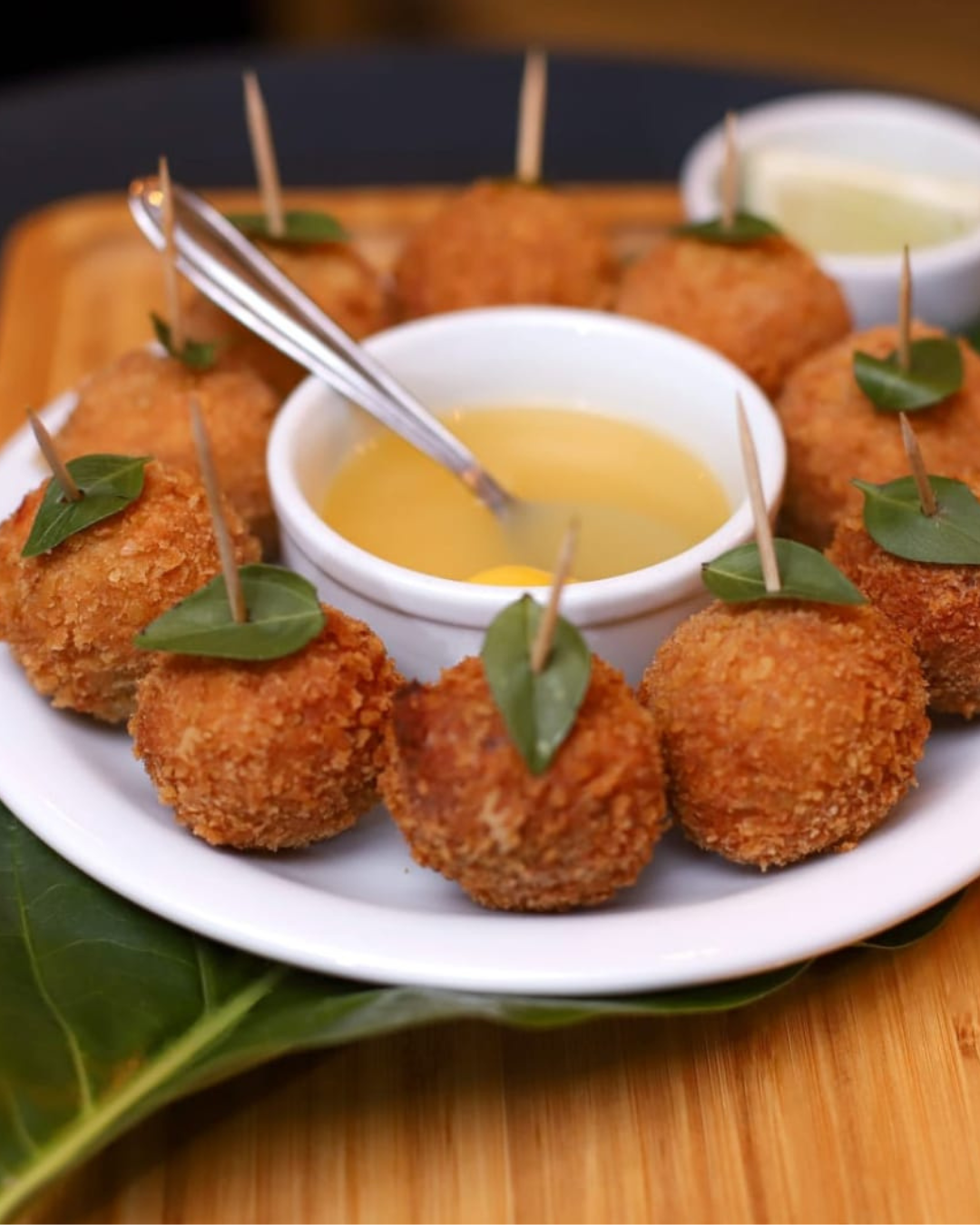 Bolinho de Pirarucu com Feijão Manteiguinha