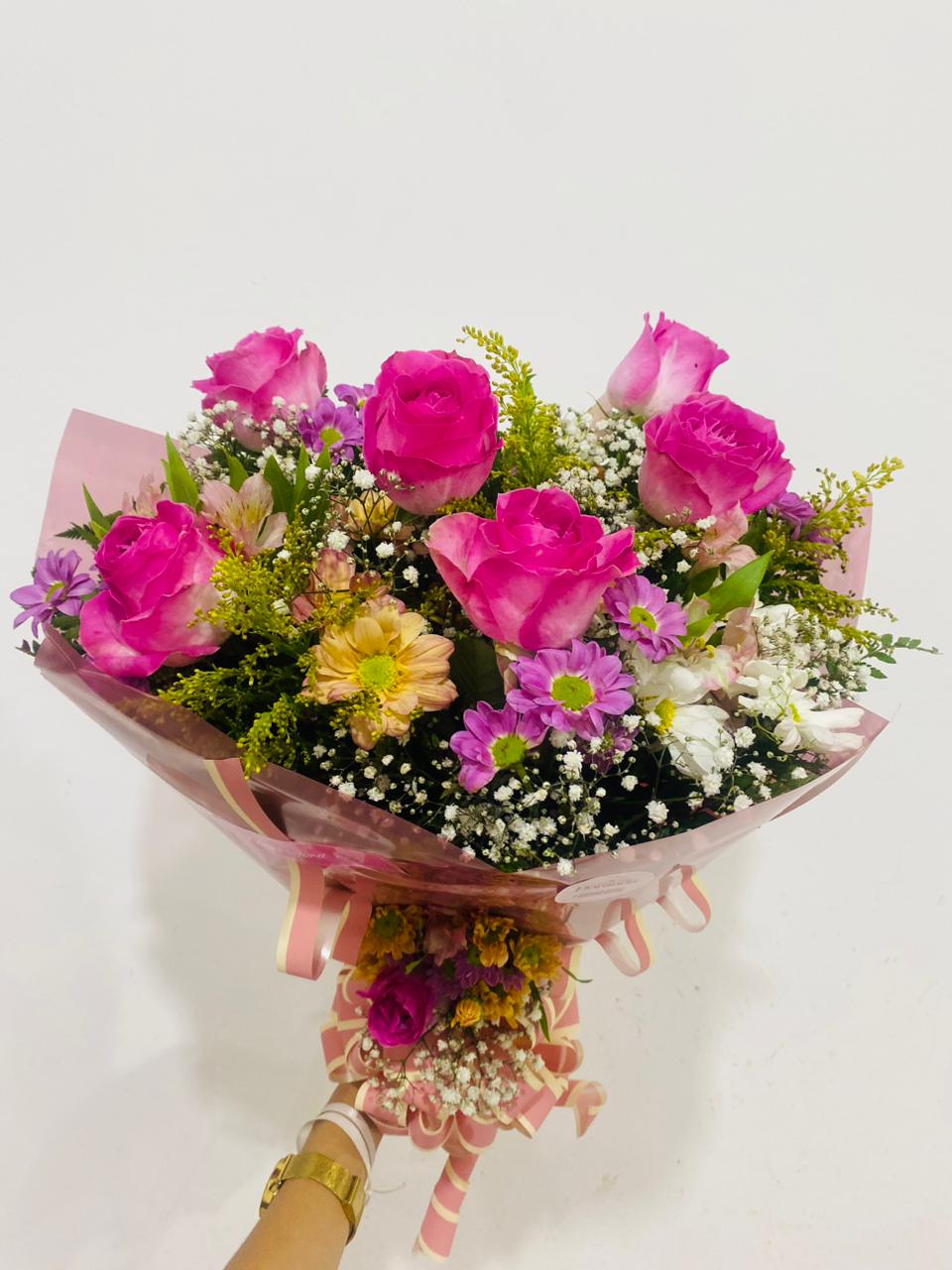 Buquê com 6 rosas